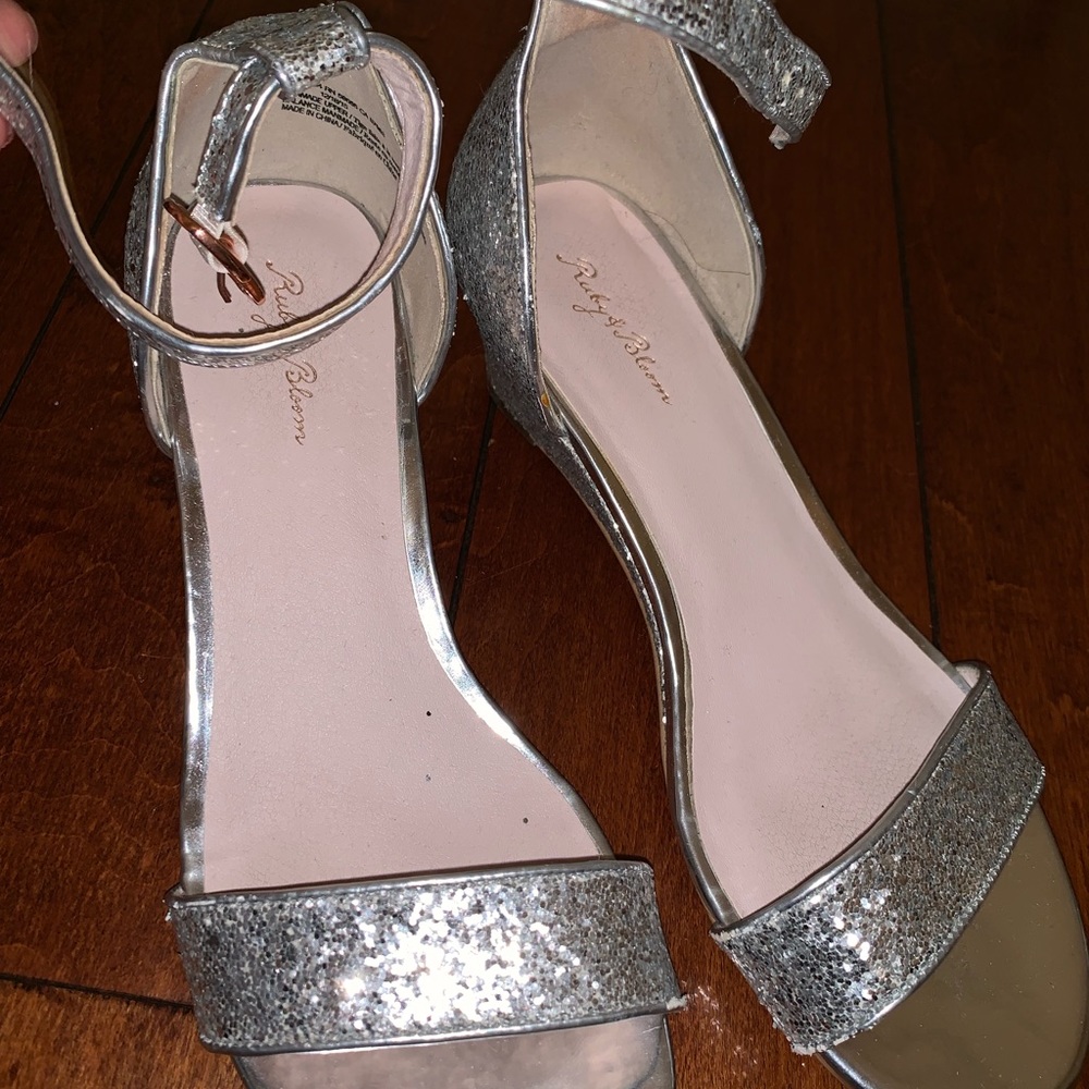 Silver wedges/like new/adorable dress shoes